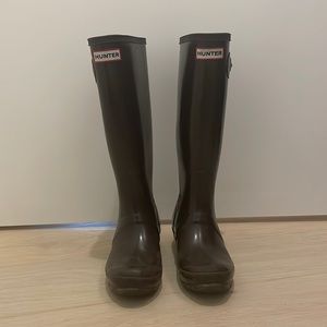 Dark brown Hunter rain boots!